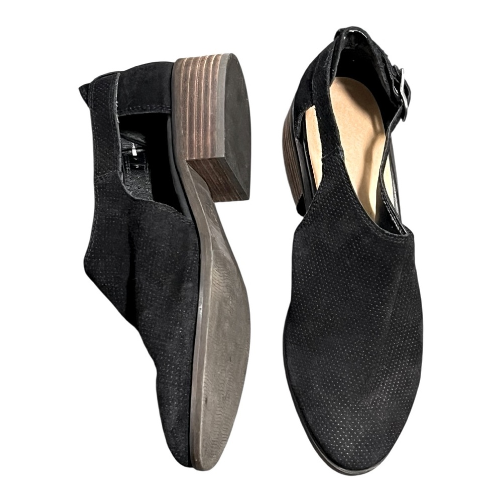 Women’s Charmed black suede side buckle 1” heel low profile pointed toe shoe 9.5